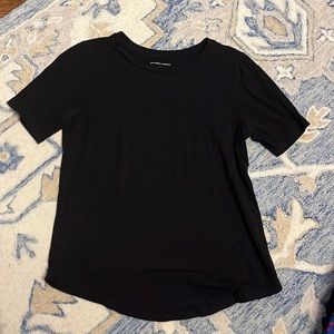 Black crew neck tee